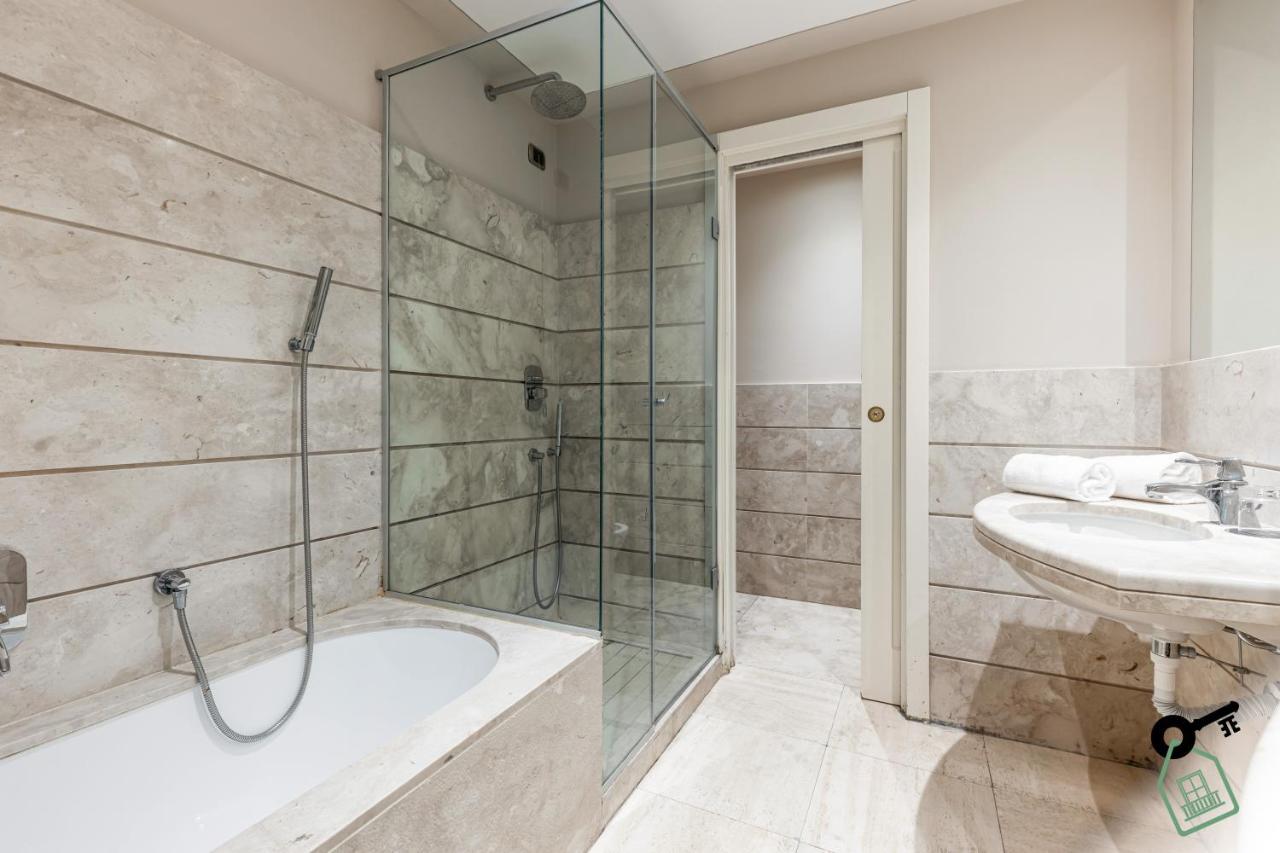 Hotel Rooms Livorno Bagian luar foto