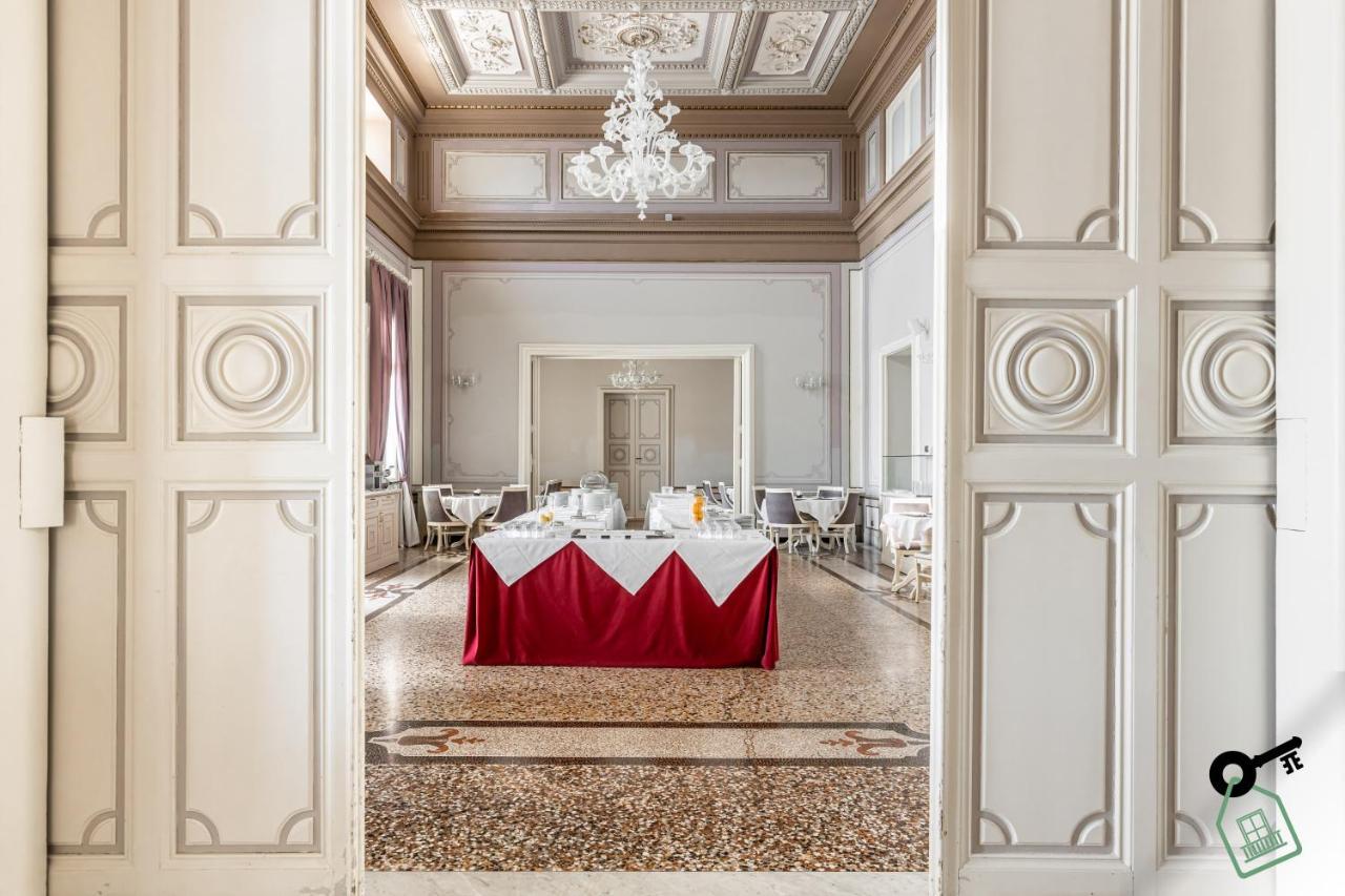 Hotel Rooms Livorno Bagian luar foto