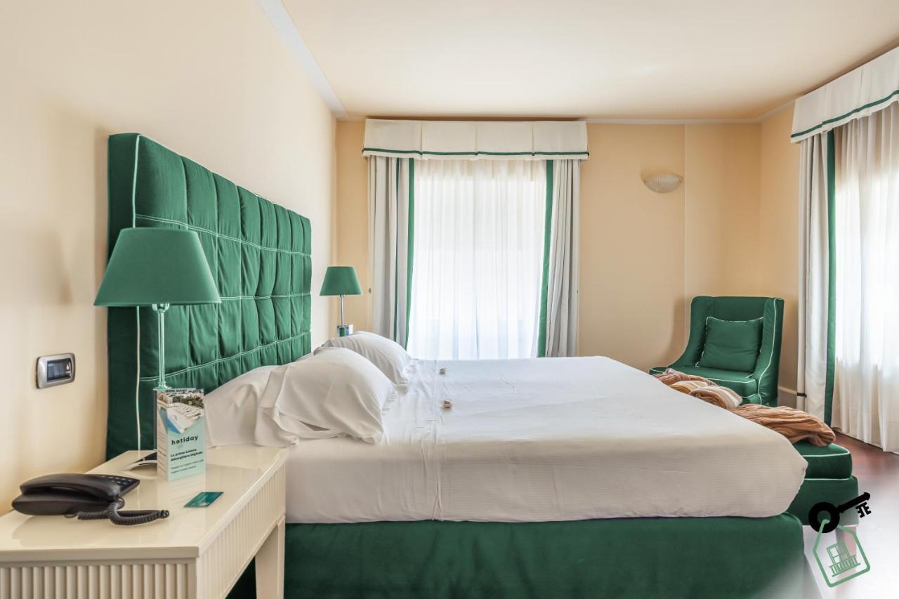 Hotel Rooms Livorno Bagian luar foto